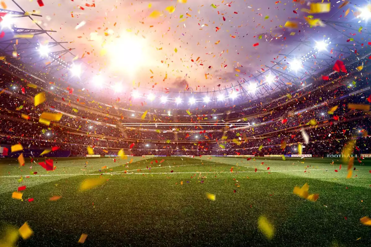 Estadio de futbol plano general con confeti de celebración en el aire