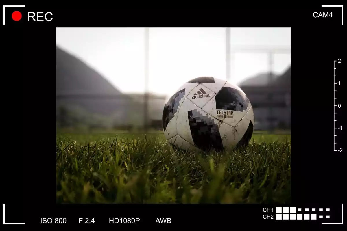 Montaje de vídeo y pelota de fútbol