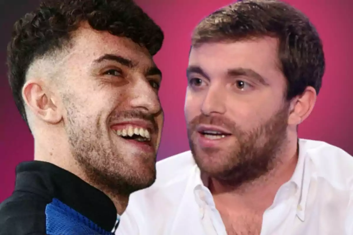 Dos hombres jóvenes conversando y sonriendo con un fondo rosa difuminado