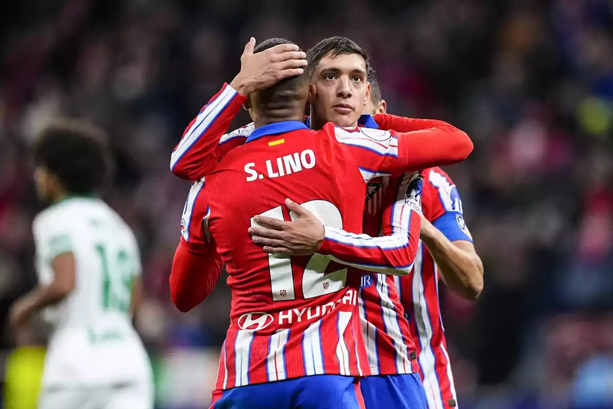 Lino y Molina celebrando un gol Lino y Molina celebrando un gol