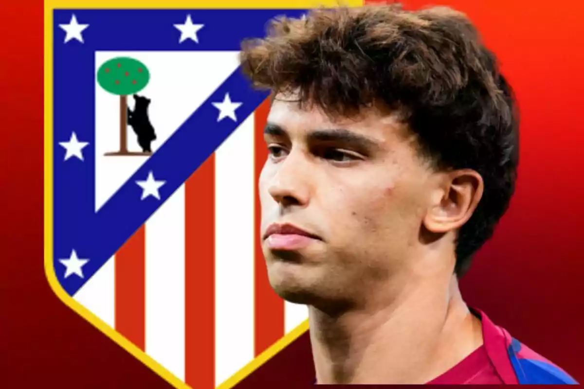 Un jugador de fútbol con expresión seria aparece en primer plano con el escudo del Atlético de Madrid de fondo sobre un degradado rojo