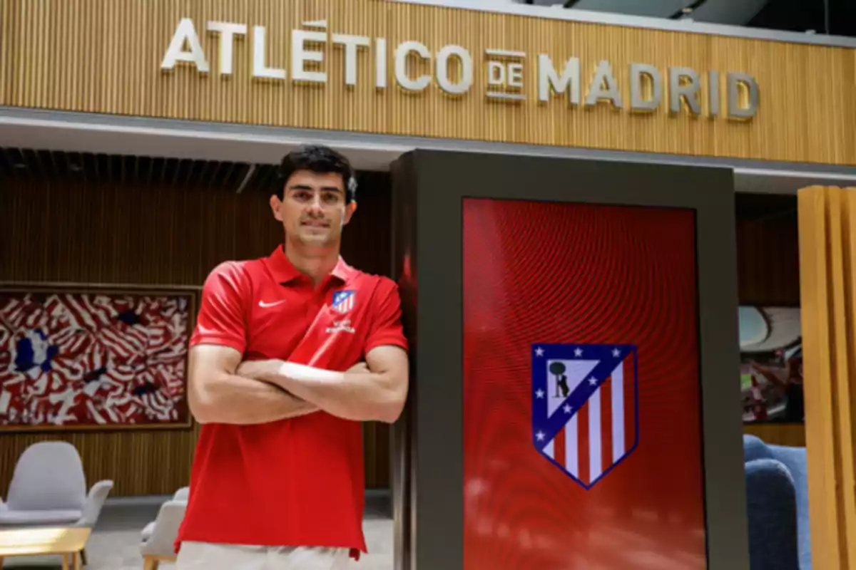 Mario de Luis presentado con el Atleti