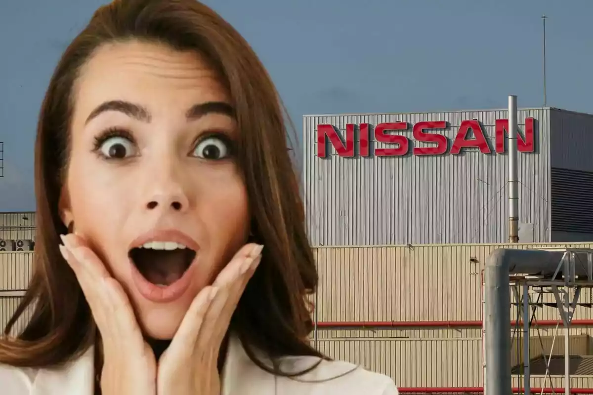 Mujer con expresión de sorpresa frente a una fábrica de Nissan