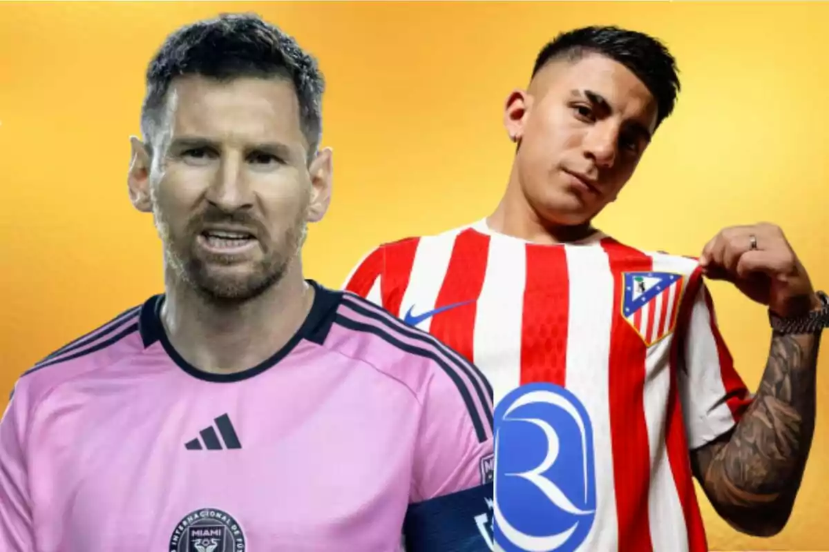 Dos futbolistas posan frente a un fondo amarillo, uno lleva un uniforme rosa y el otro una camiseta de rayas rojas y blancas mostrando el escudo de su equipo.