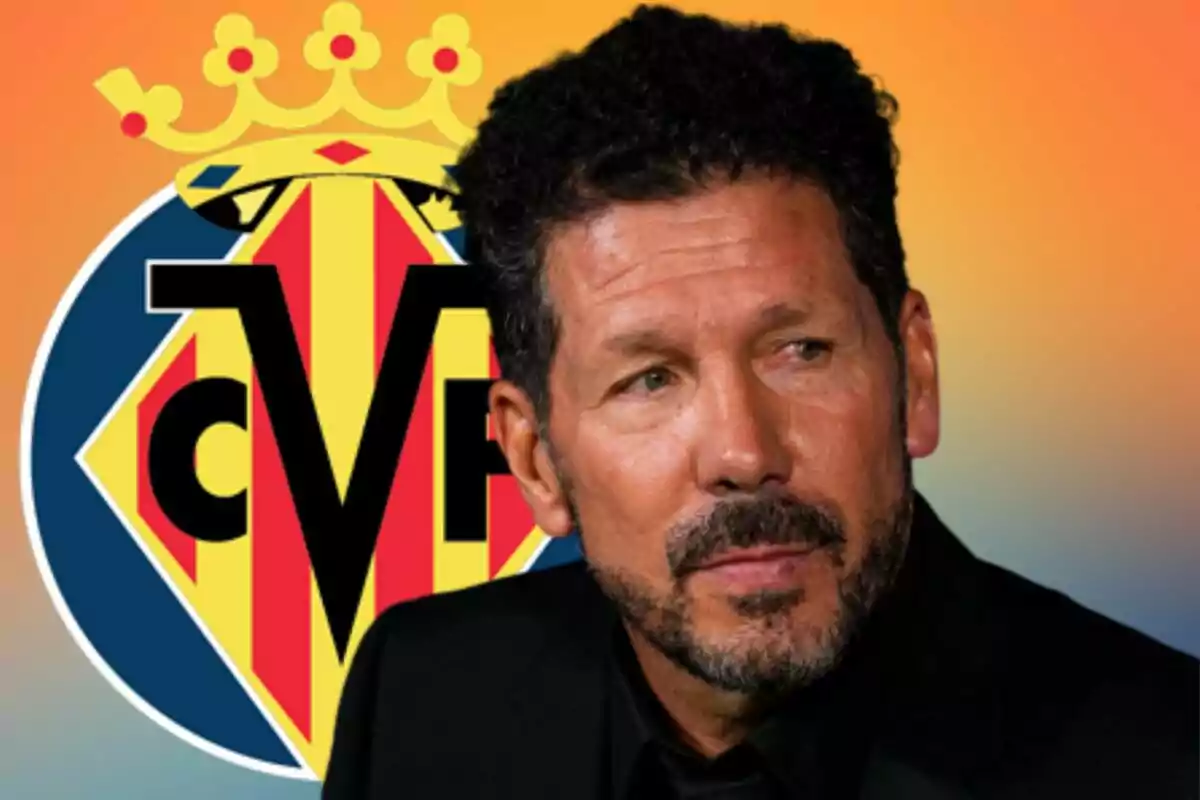 Hombre de cabello rizado y barba con expresión seria frente al escudo del Villarreal CF sobre un fondo degradado naranja y azul
