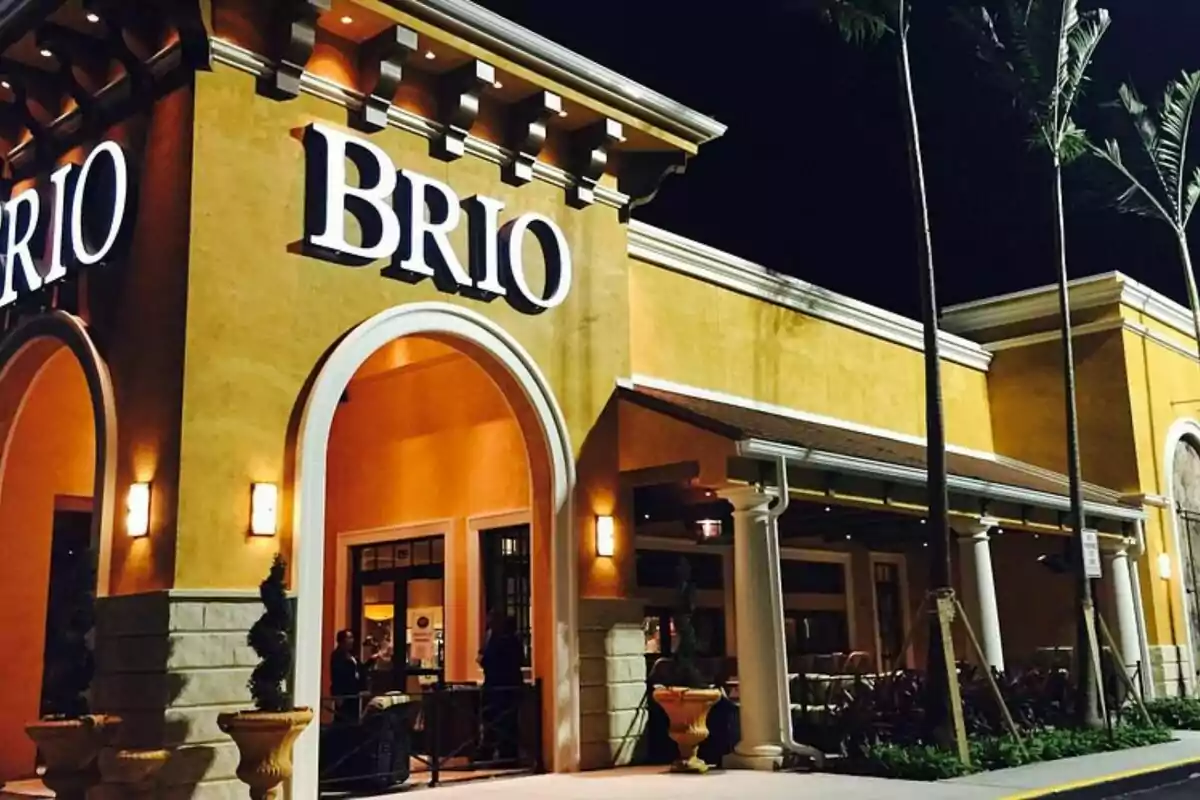 Facade of a restaurant called Brio with yellow walls and classic architectural details illuminated at night Facade of a restaurant called Brio with yellow walls and classic architectural details illuminated at night