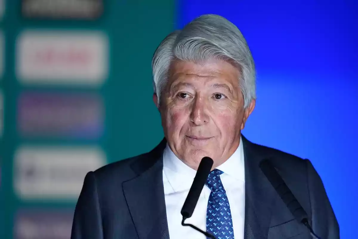 Cerezo en la presentación de Raspadori Cerezo en la presentación de Raspadori