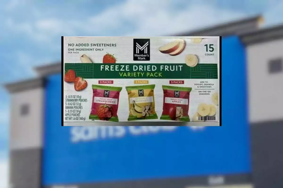 Member’s Mark box of dried fruits with packets of strawberries, bananas, and apples in front of a blurred Sam’s Club store Member’s Mark box of dried fruits with packets of strawberries, bananas, and apples in front of a blurred Sam’s Club store