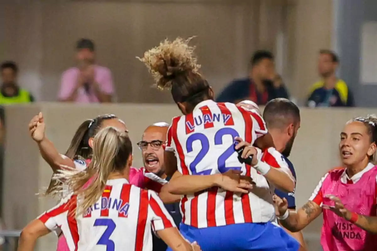 Celebracion del gol de Luany Celebracion del gol de Luany