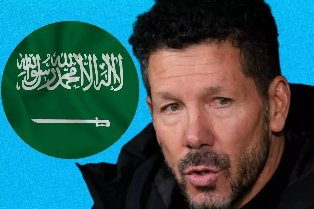Un hombre con barba y cabello rizado aparece junto a un círculo que contiene la bandera de Arabia Saudita sobre un fondo azul.