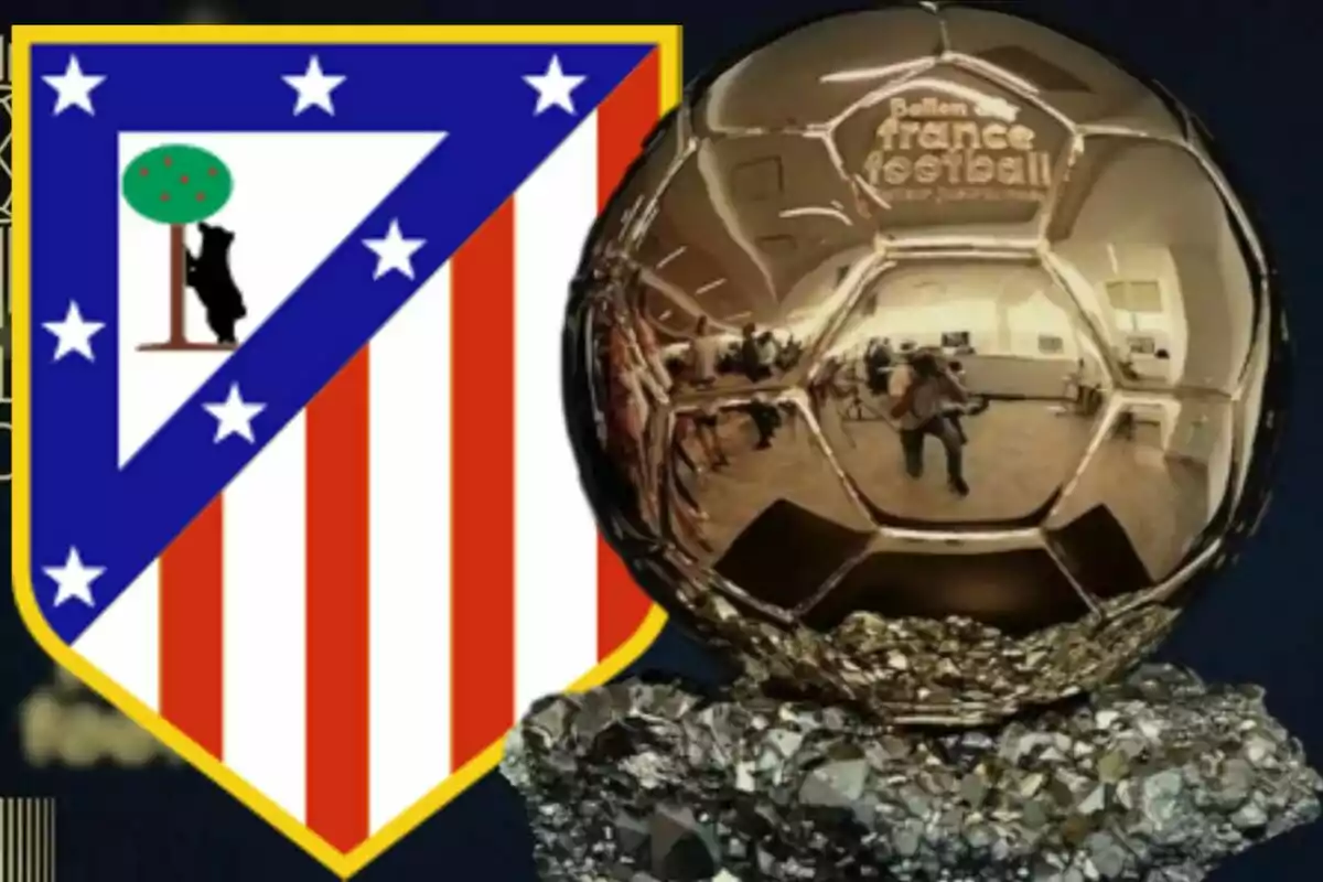 Escudo del Atlético de Madrid junto a un trofeo del Balón de Oro.