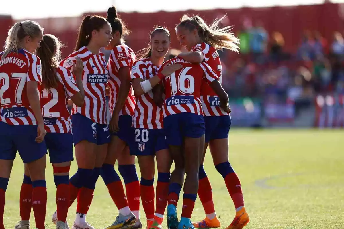 Imagen de las jugadores del Atlético celebran un gol en el Cerro del Espino