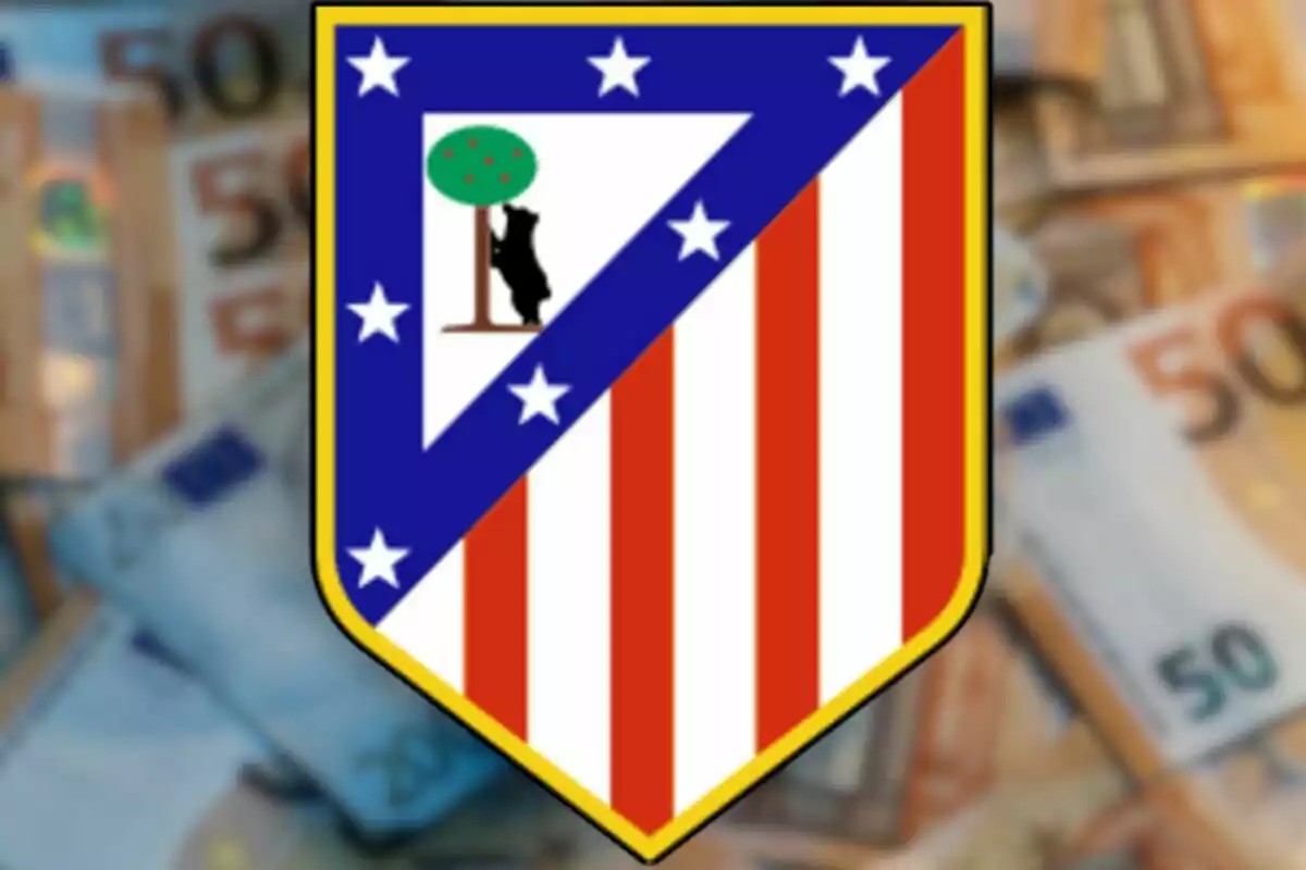 Escudo de un equipo de fútbol sobre un fondo de billetes de euro.