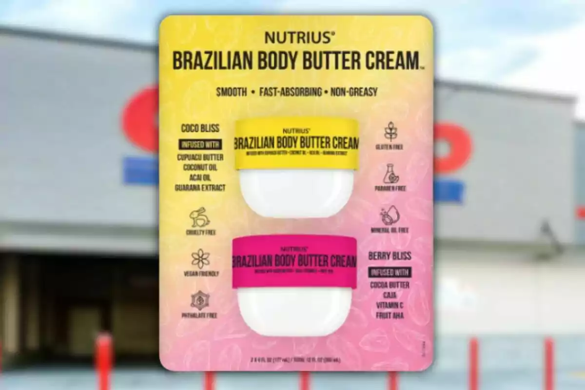 Envase doble de crema corporal Nutrius Brazilian Body Butter Cream con dos presentaciones Coco Bliss y Berry Bliss sobre un fondo desenfocado de una tienda Envase doble de crema corporal Nutrius Brazilian Body Butter Cream con dos presentaciones Coco Bliss y Berry Bliss sobre un fondo desenfocado de una tienda