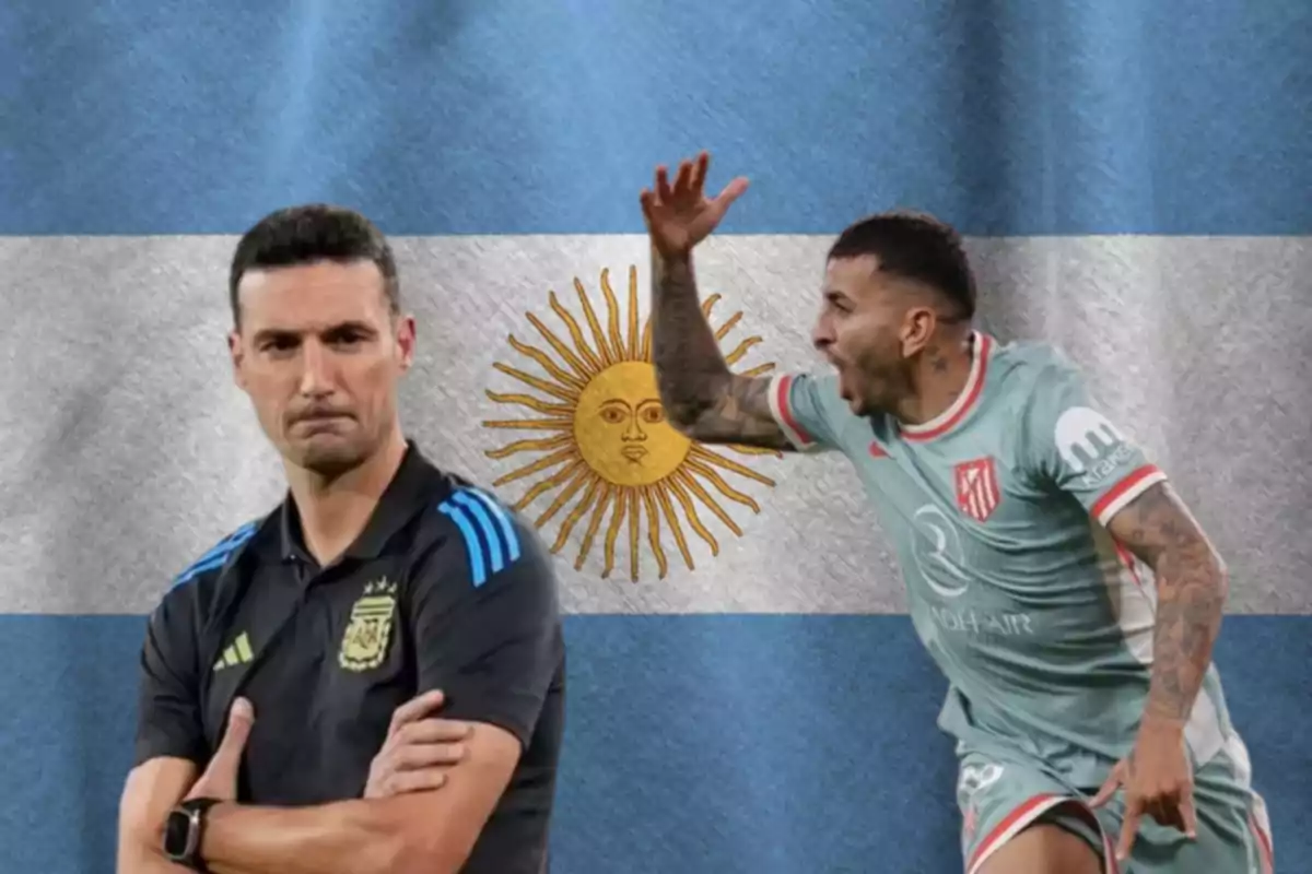 Dos hombres frente a la bandera de Argentina, uno con uniforme deportivo y el otro con camiseta de fútbol.