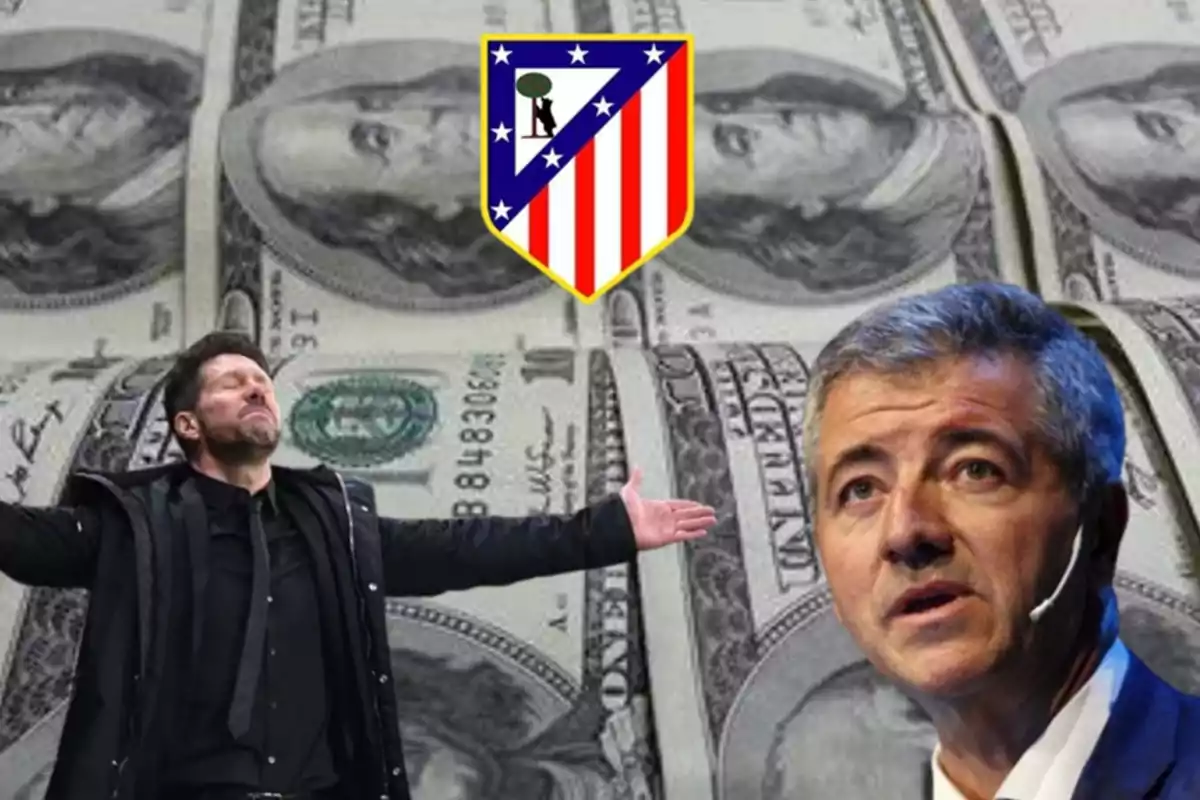 Dos hombres, uno con los brazos extendidos y otro con un micrófono, con un fondo de billetes de cien dólares y el escudo del Atlético de Madrid.