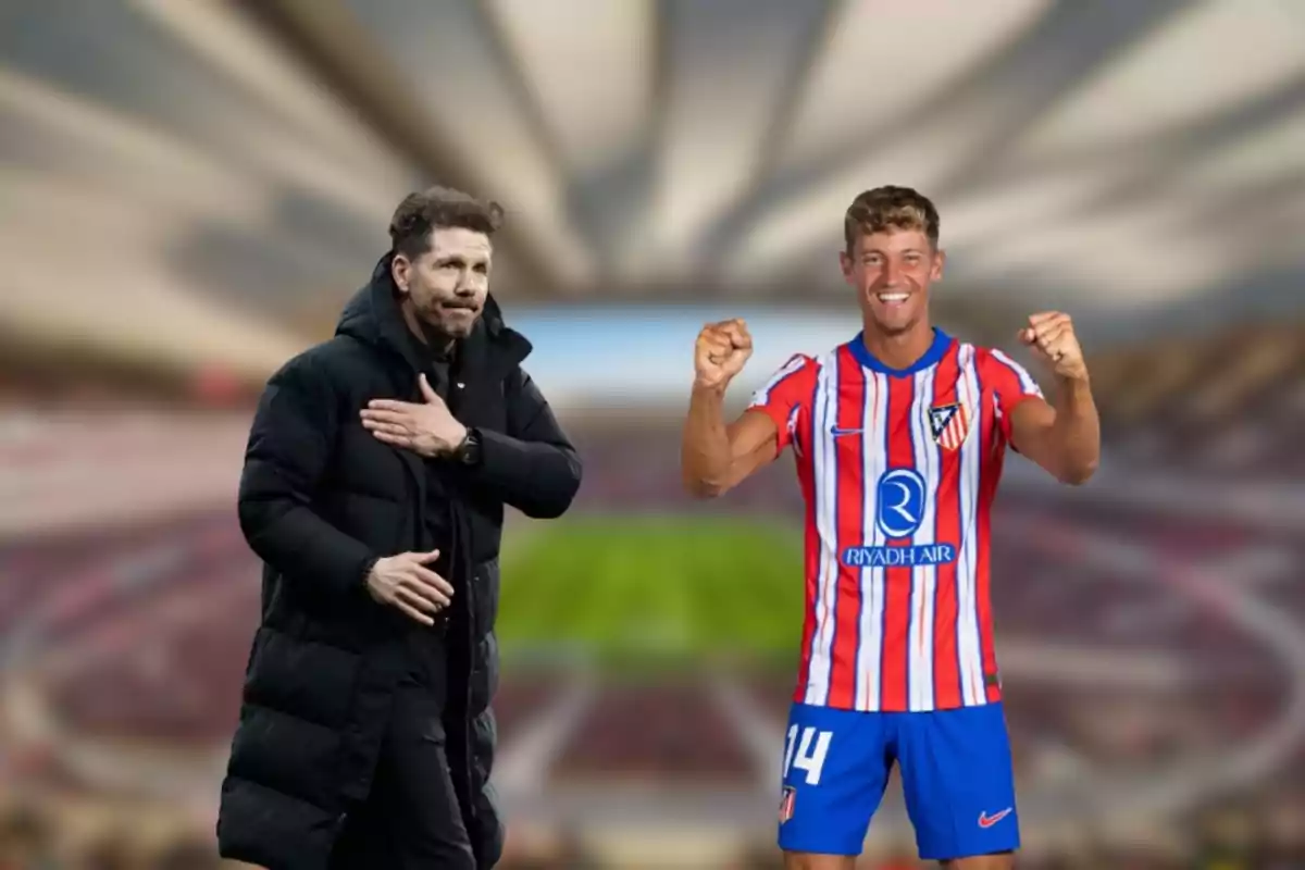 Un entrenador de fútbol con abrigo negro y un jugador con uniforme del Atlético de Madrid celebrando en un estadio.