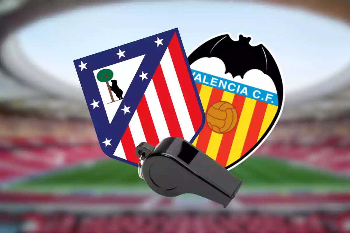 Escudos de los equipos de fútbol Atlético de Madrid y Valencia CF con un silbato en primer plano y un estadio de fondo.