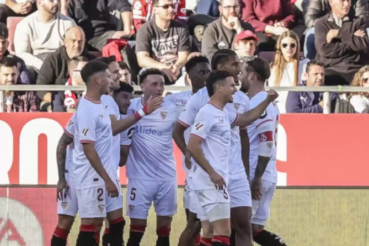 Saúl celebra un gol