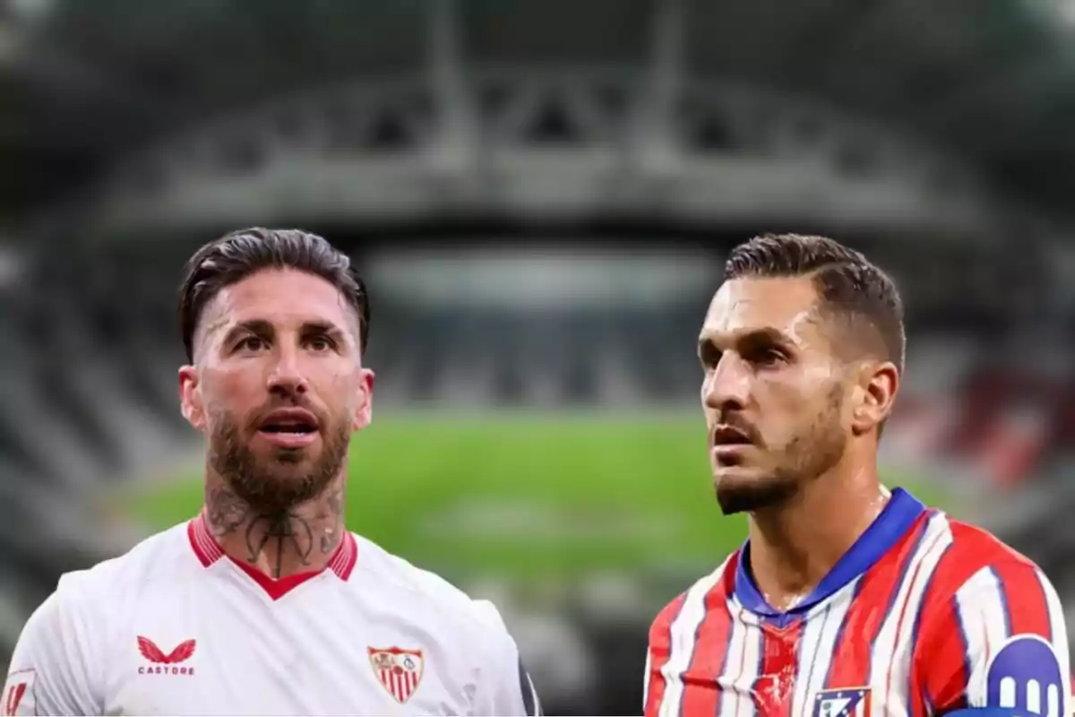 Dos futbolistas en un estadio, uno con camiseta blanca y otro con camiseta a rayas rojas y blancas.