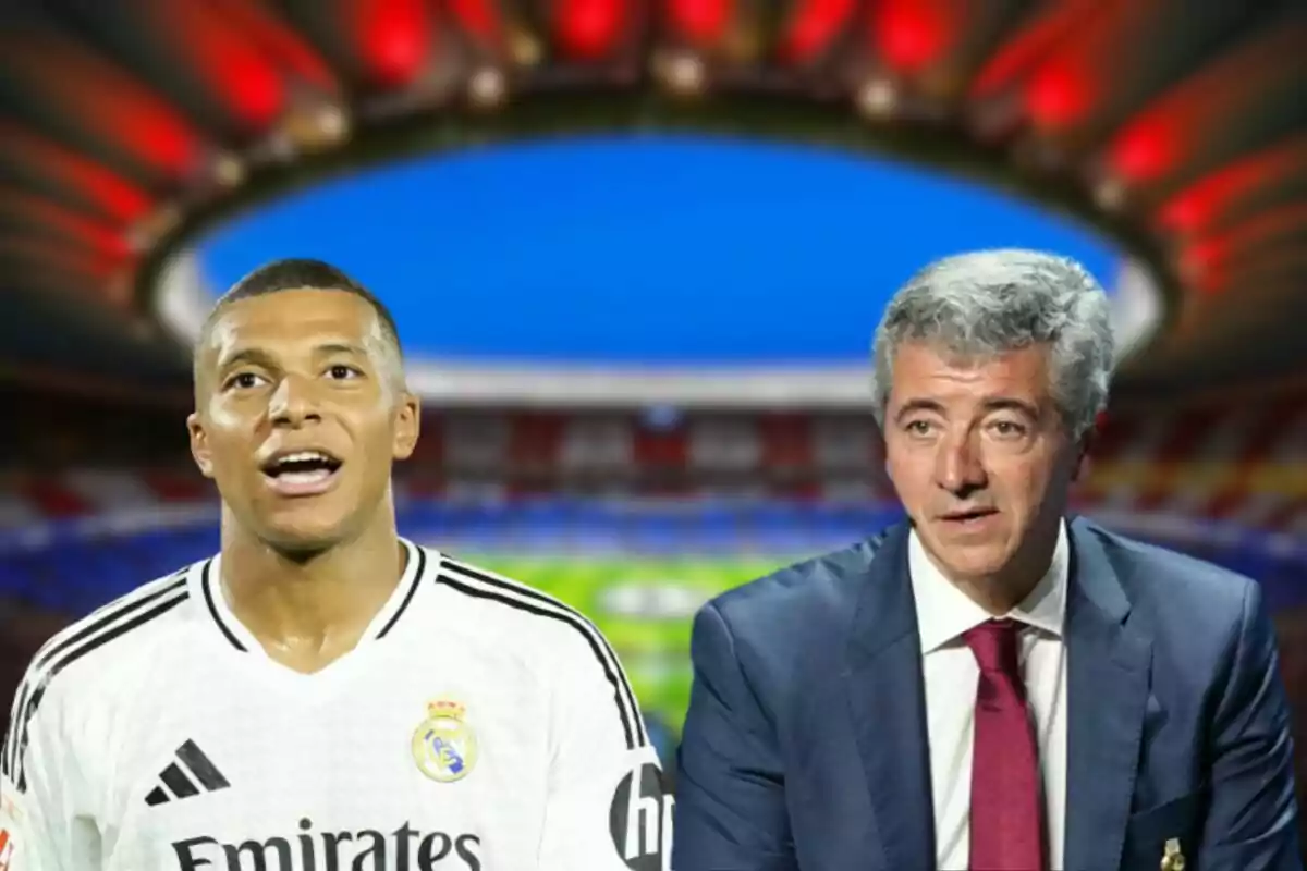 Dos hombres en un estadio de fútbol, uno con camiseta blanca del Real Madrid y otro con traje y corbata.