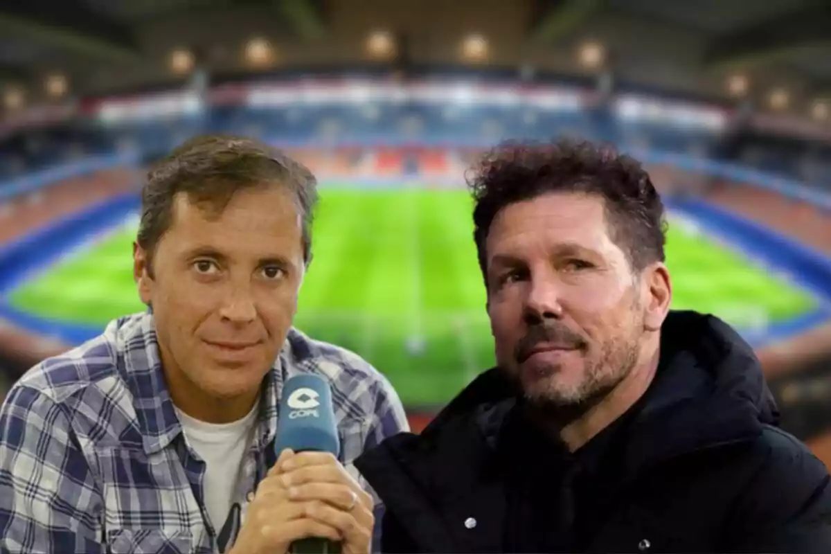 Dos hombres en primer plano, uno sosteniendo un micrófono de la cadena COPE, con un estadio de fútbol desenfocado de fondo.