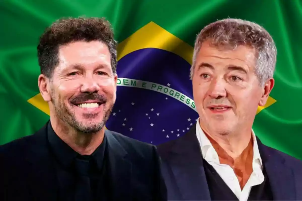 Dos hombres sonrientes con trajes oscuros frente a una bandera de Brasil.