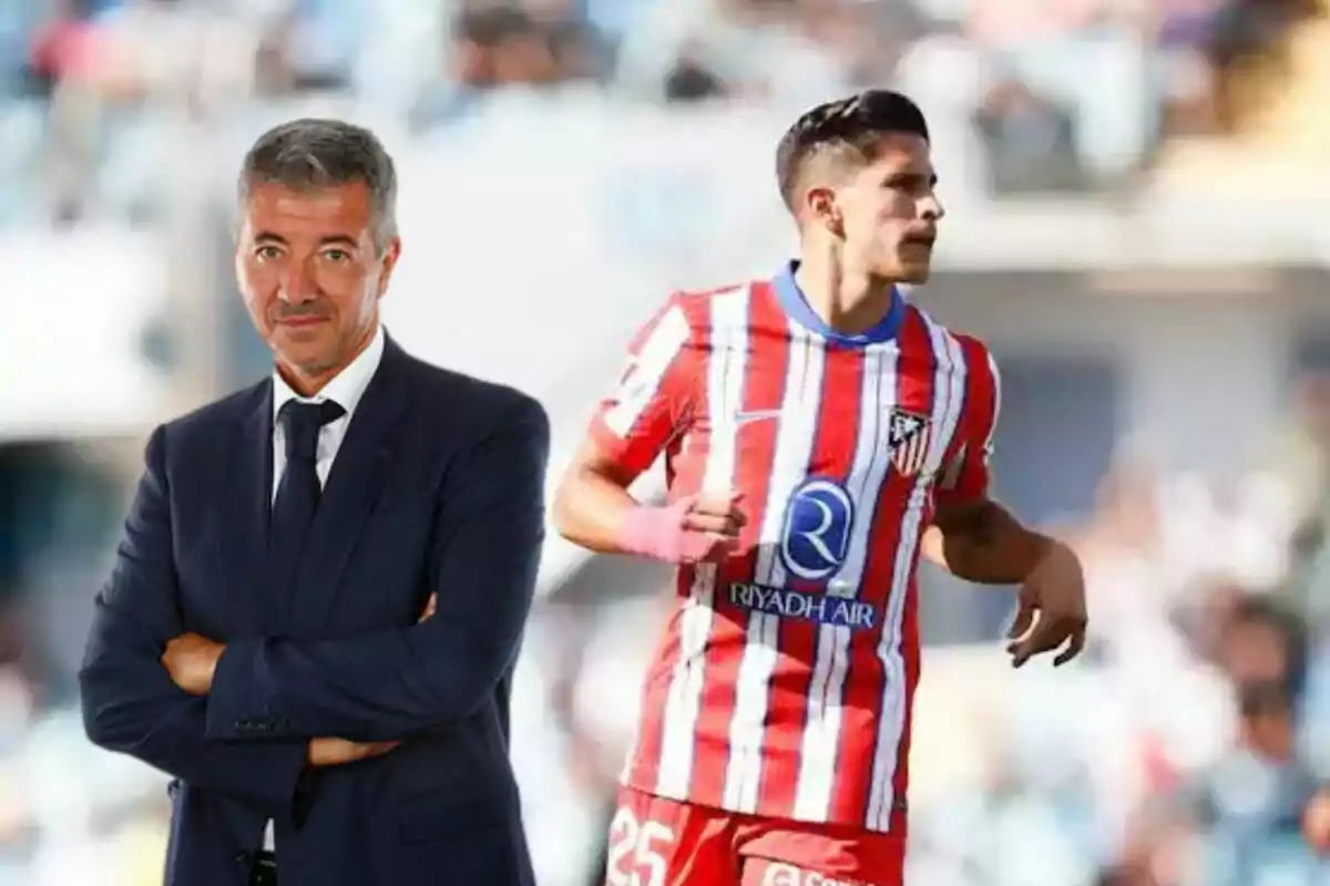 Un hombre de traje con los brazos cruzados y un jugador de fútbol con uniforme a rayas rojas y blancas.