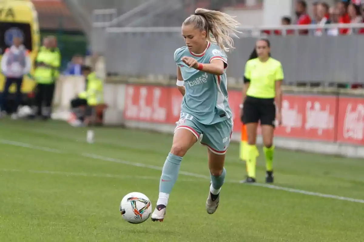 Andrea Medina, durante un lance del choque que enfrentó a Atlético de Madrid y Athletic