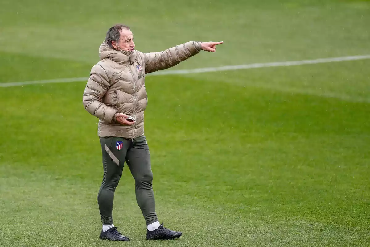 Imagen del Profe Ortega en un entrenamiento del Atlético de Madrid