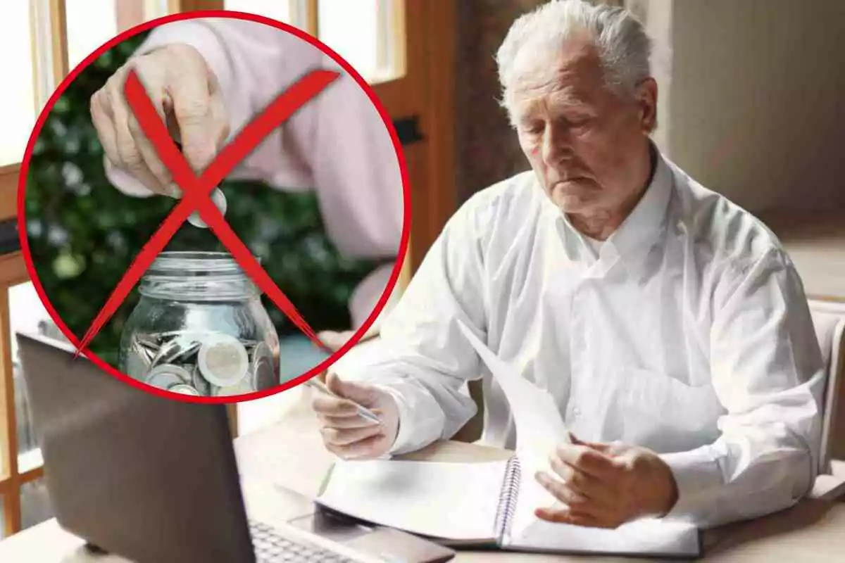 Un hombre mayor revisa documentos con una computadora portátil frente a él, mientras una imagen superpuesta muestra una mano colocando monedas en un frasco con una gran cruz roja encima. Un hombre mayor revisa documentos con una computadora portátil frente a él, mientras una imagen superpuesta muestra una mano colocando monedas en un frasco con una gran cruz roja encima.