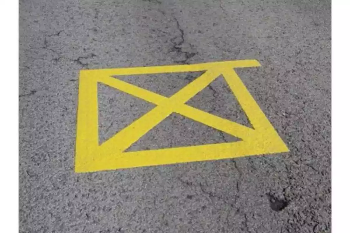 La señal amarilla cada vez más presente en las carreteras
