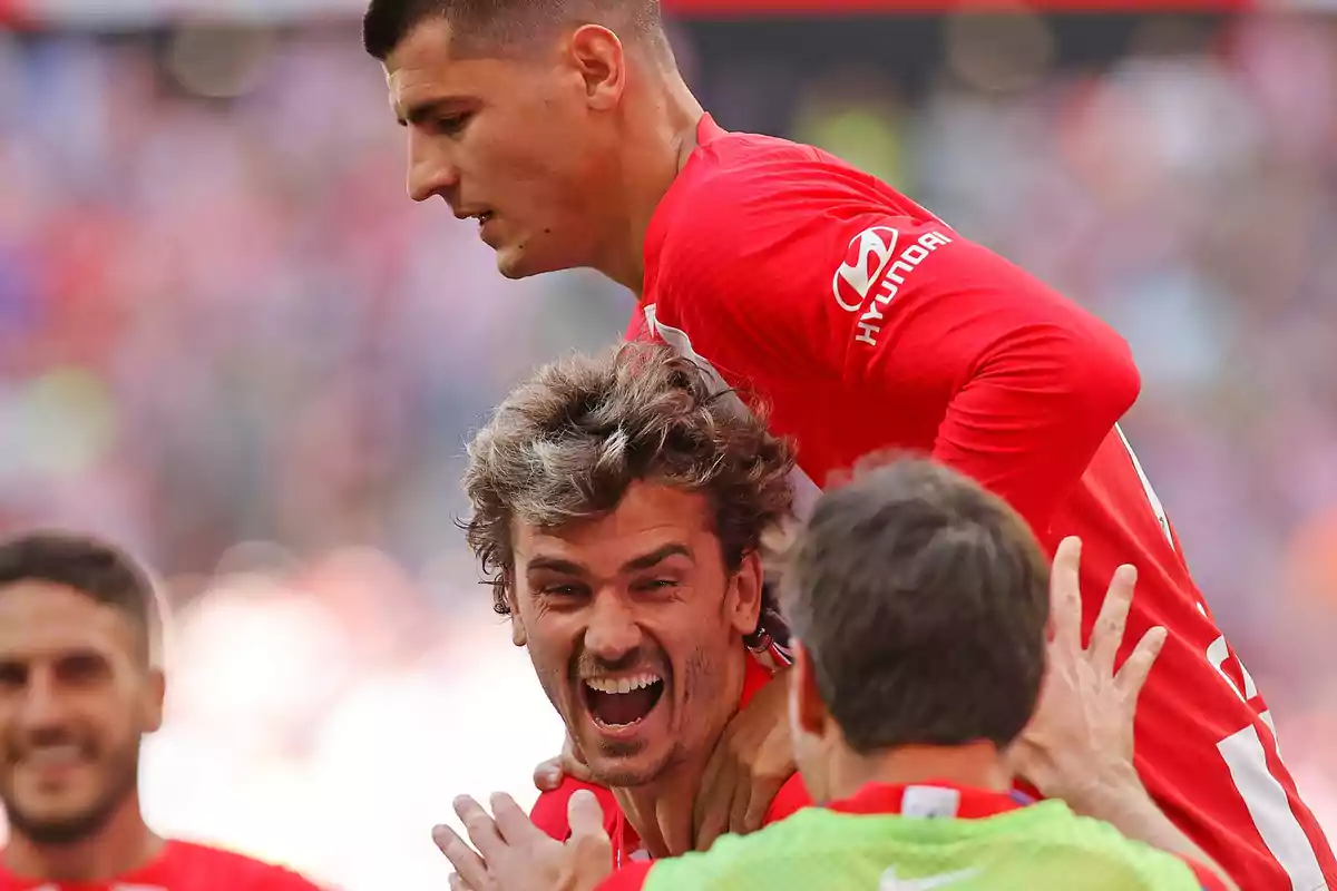 Morata y Griezmann celebrando un gol