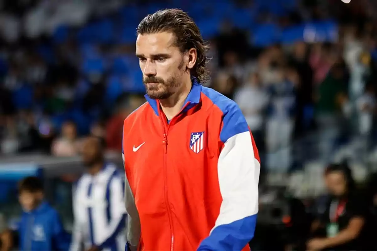 Desvelado el increíble precio de la chaqueta del Atlético que arrasa en redes sociales