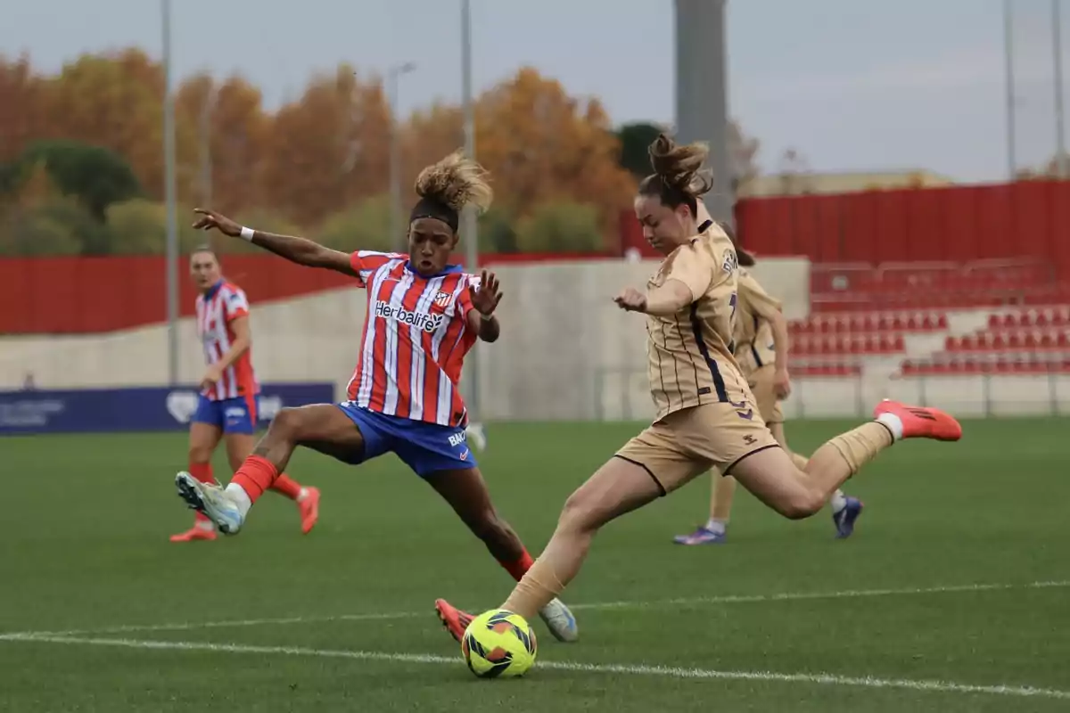 Ane Campos adelanta al Eibar, que da la sorpresa en la segunda parte