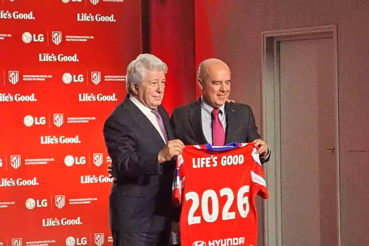 Enrique Cerezo, durante la presentación del acuerdo con LG hasta 2026