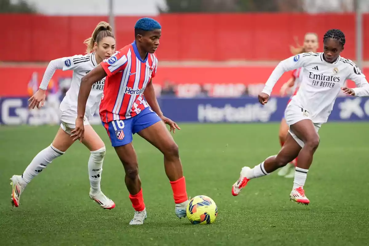 Atlético de Madrid X-X Real Madrid: Linda Caicedo congela a Víctor Martín