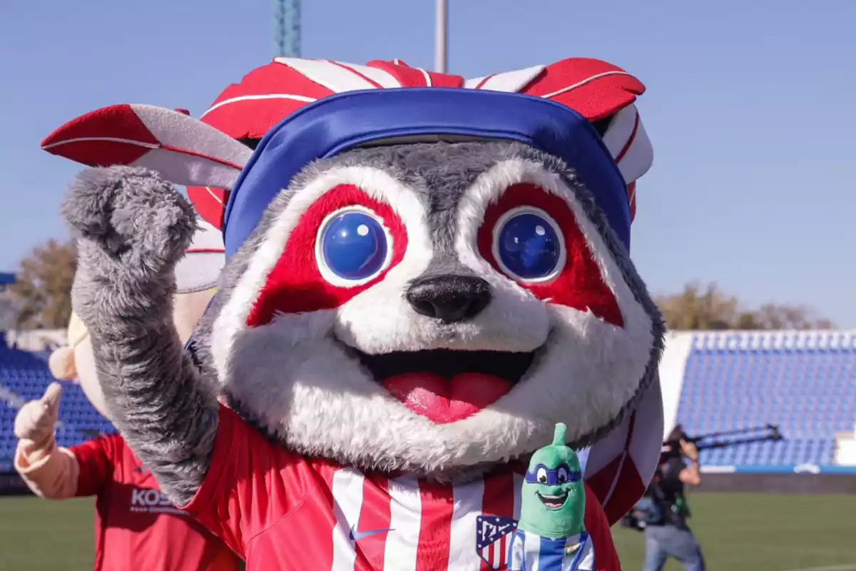 Indi, la mascota del Atlético de Madrid, fue tercero en la primera edición de 'LaLiga de las Mascotas', organizada por LaLiga y disputada en Butarque