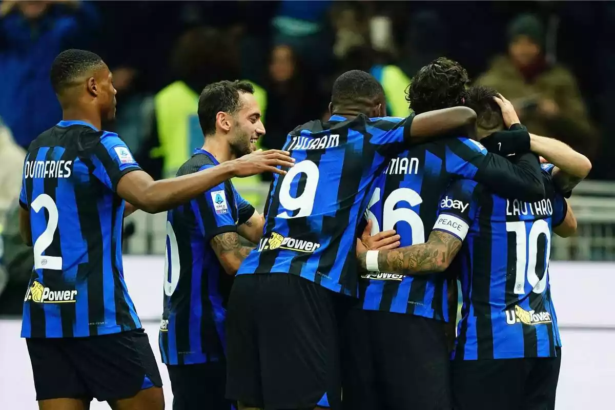 Imagen de los jugadores del Inter de Milán celebrando u n gol