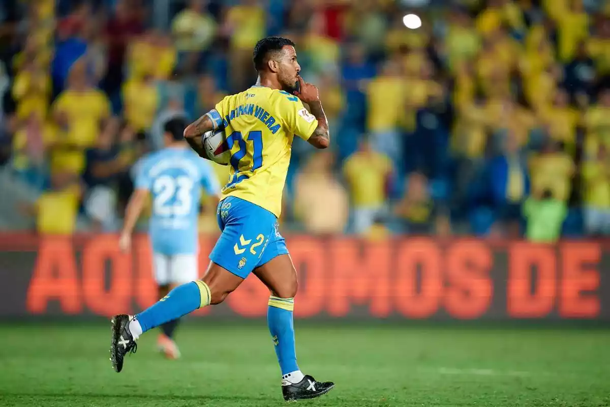 Jonathan Viera celebrando un gol con la UD Las Palmas