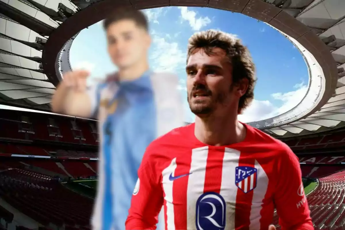 Dos jugadores de fútbol en un estadio, uno con la camiseta del Atlético de Madrid y el otro con la camiseta de Argentina, con el fondo del cielo visible a través del techo del estadio.