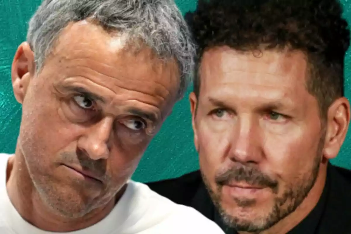 Dos hombres mirándose con expresiones serias sobre un fondo verde.