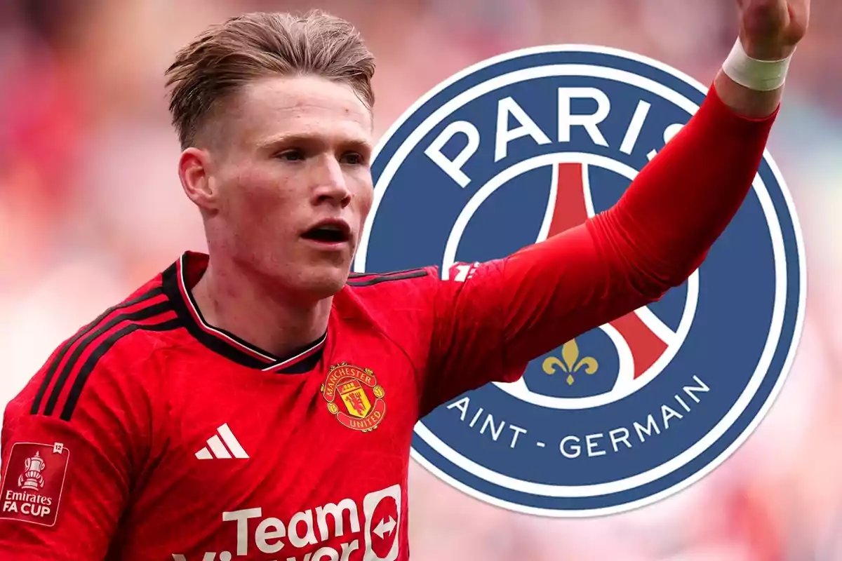 Un jugador del Manchester United con el logo del Paris Saint-Germain de fondo.