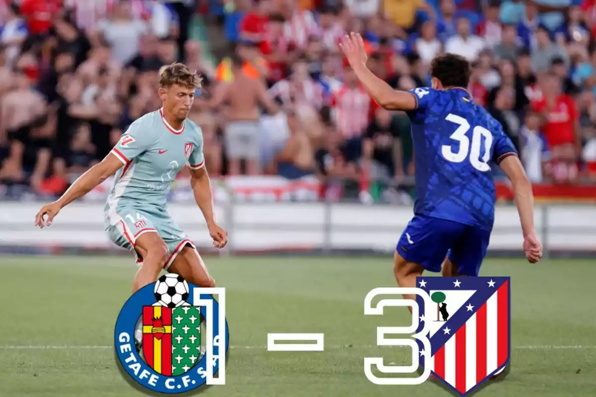 Un jugador del Atlético de Madrid y uno del Getafe C.F. disputan el balón en un partido que terminó con un marcador de 1-3 a favor del Atlético de Madrid.