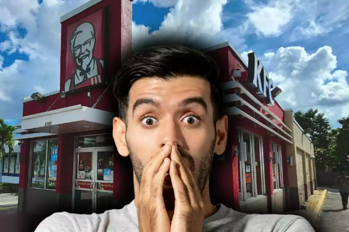 Un hombre con expresión de sorpresa frente a un restaurante de KFC en Estados Unidos.