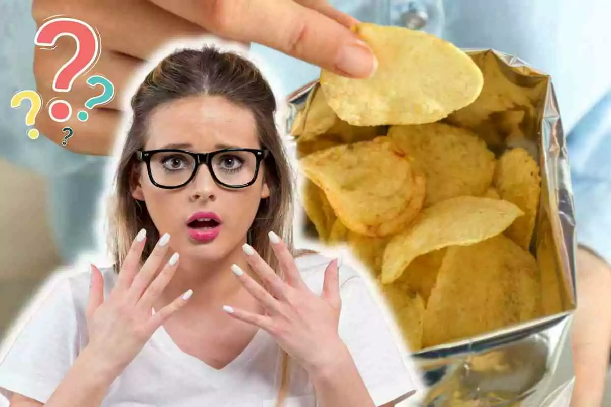 Una persona con expresión de sorpresa junto a una bolsa de papas fritas abierta y signos de interrogación.