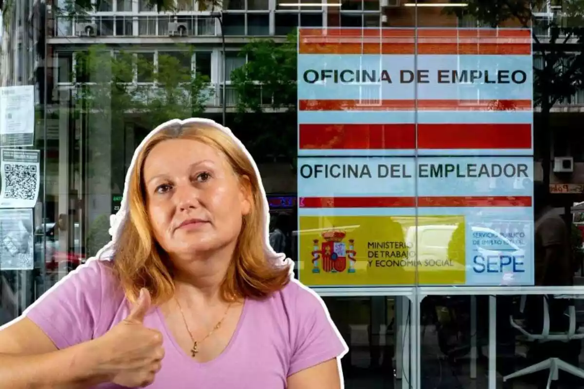 Imagen de fondo de un cartel de una oficina del SEPE junto a una mujer con gesto de aprobación