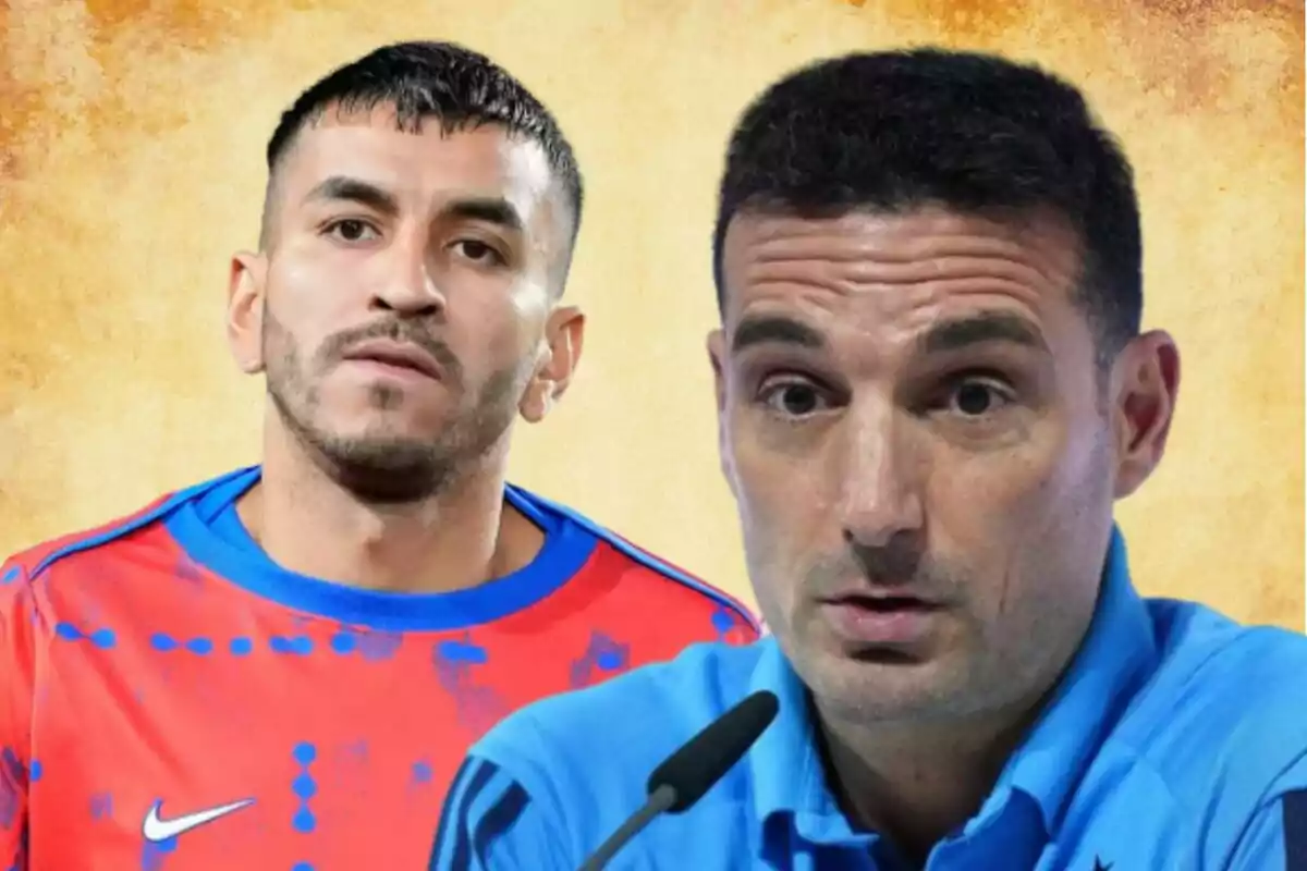 Dos hombres en primer plano uno con camiseta deportiva roja y azul y otro con camisa celeste frente a un micrófono sobre un fondo amarillo texturizado