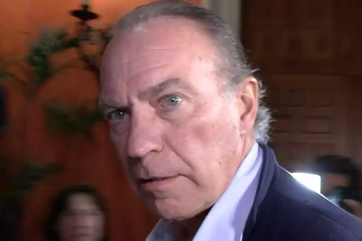 Plano de Bertín Osborne muy enfadado mirando a cámara Plano de Bertín Osborne muy enfadado mirando a cámara