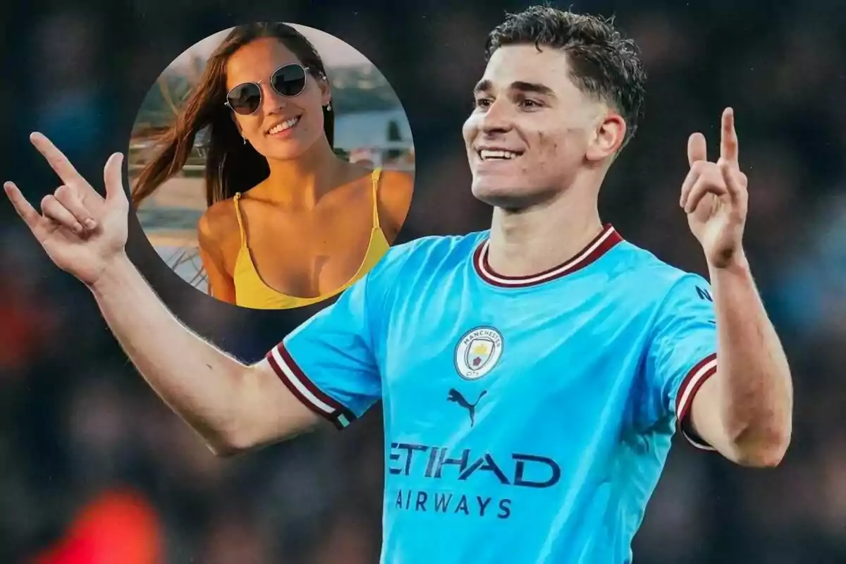 Un jugador de fútbol con la camiseta del Manchester City celebra con las manos levantadas mientras una imagen de una mujer con gafas de sol y un vestido amarillo aparece en un círculo superpuesto.